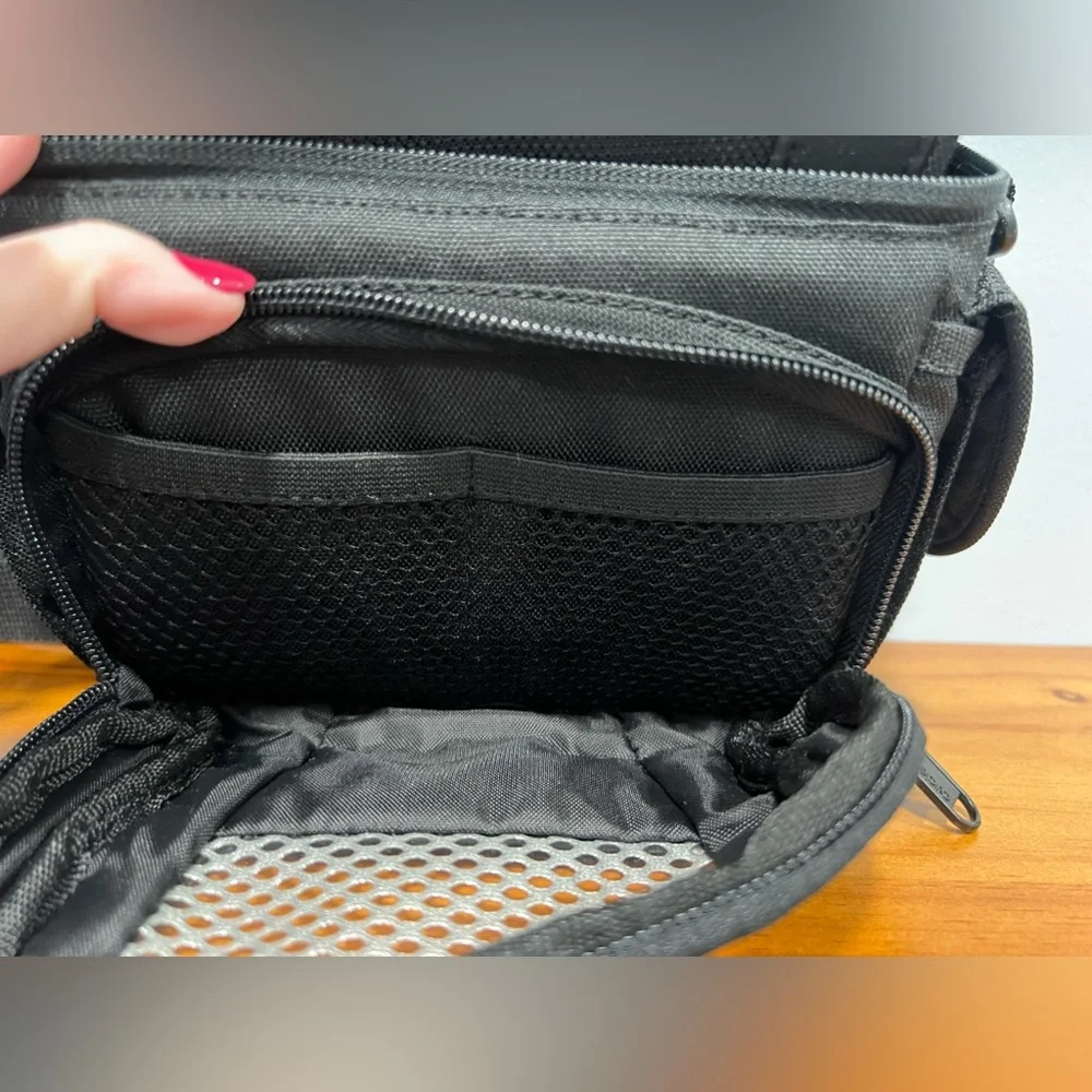 LowePro Edit 110 Digital Video Camera Carry Case Bag Black Crossbody EXCELLENT
